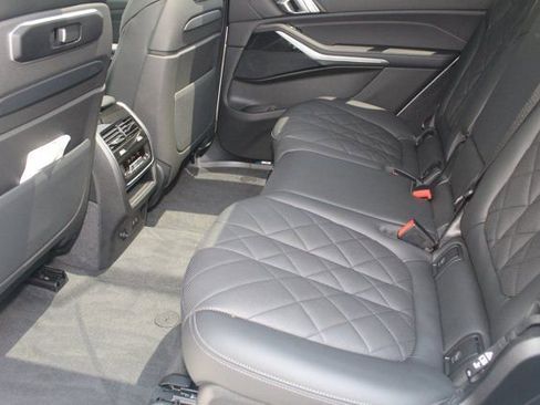 Used 2025 BMW X7 xDrive40i w/ M Sport Package image 26