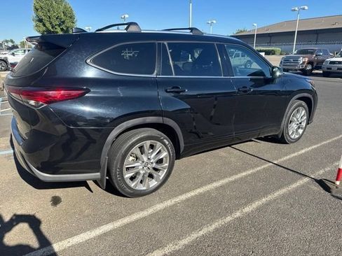 Used 2022 Toyota Highlander Limited AWD/4WD image 5