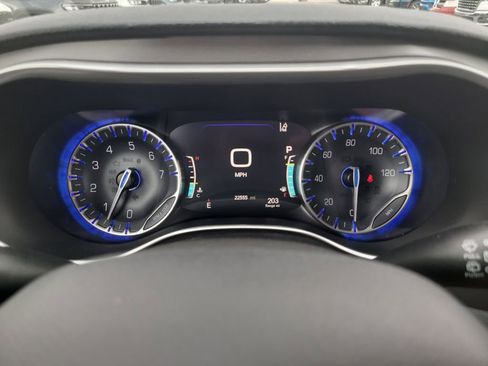 Used 2024 Chrysler Pacifica Touring-L image 29