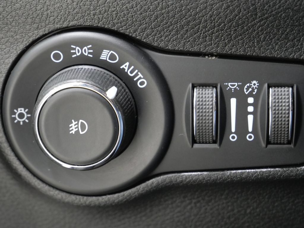 Used 2023 Jeep Compass Limited AWD/4WD image 14