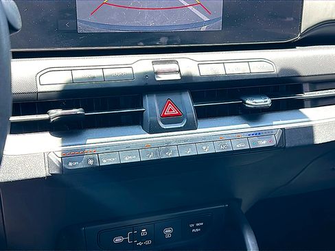 Used 2025 Kia K4 FWD image 33