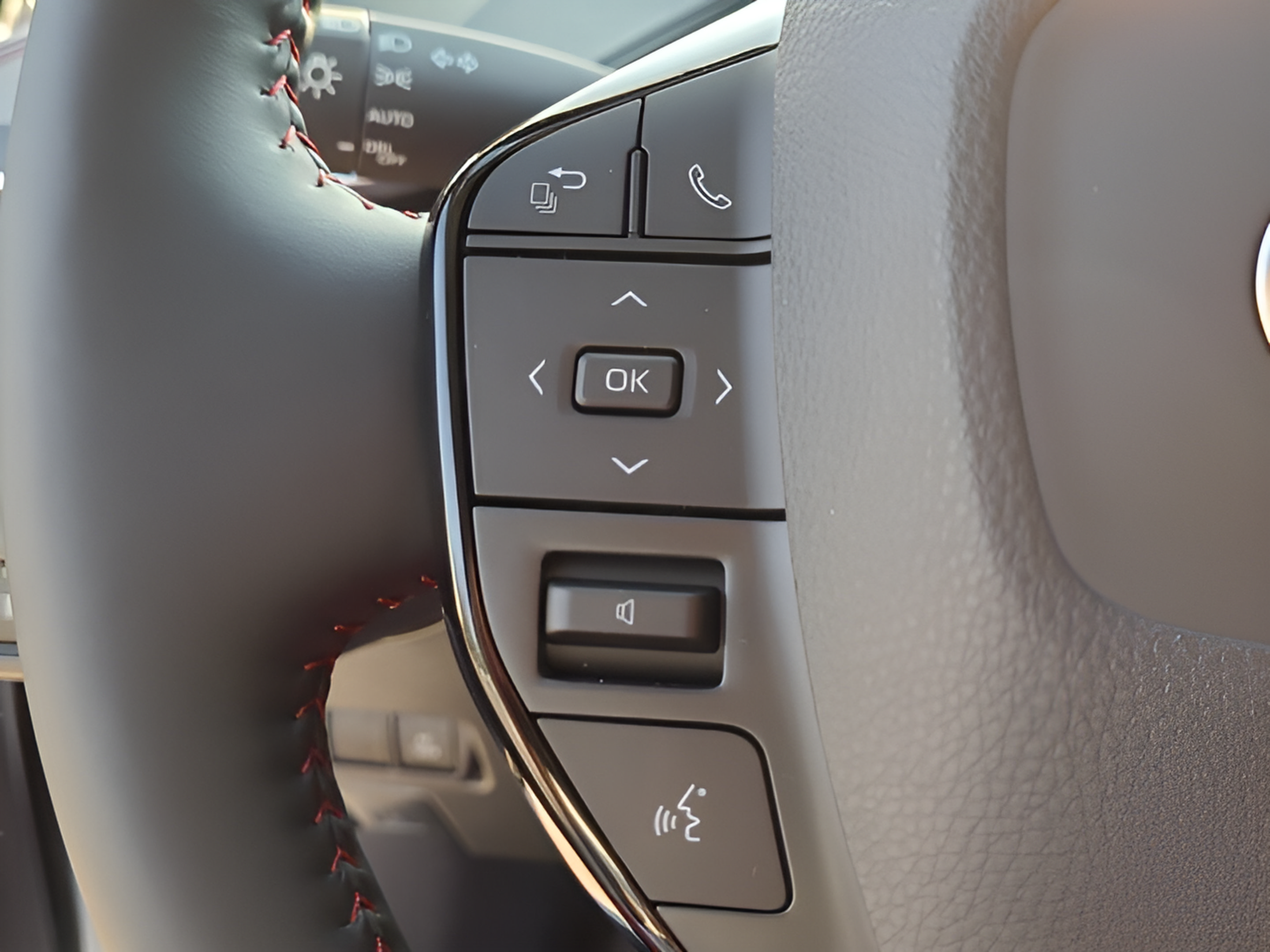 New 2026 Toyota Prius Plug-In Hybrid FWD image 21