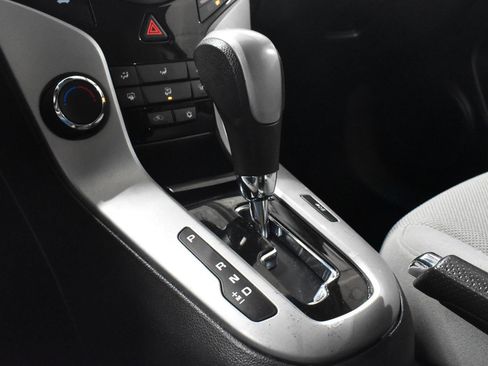 Used 2015 Chevrolet Cruze LT image 16