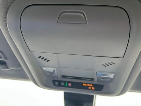 Used 2023 GMC Terrain SLE w/ Driver Convenience Package FWD image 29