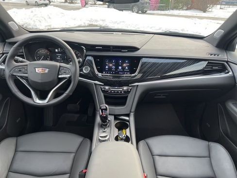 Used 2025 Cadillac XT6 Premium Luxury image 35