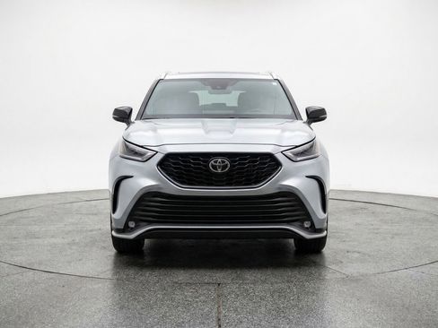 Used 2025 Toyota Highlander XSE image 2