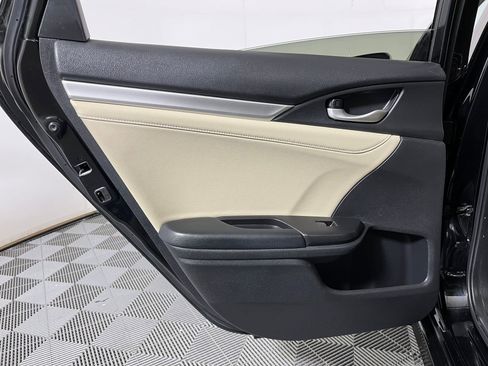 Used 2018 Honda Civic Touring image 25