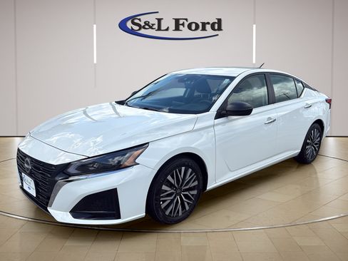 Used 2025 Nissan Altima 2.5 SV FWD image 1