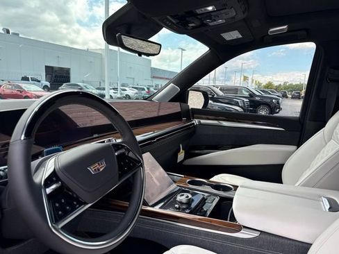 Used 2026 Cadillac Escalade Platinum Sport w/ LPO, ONYX Package AWD/4WD image 18