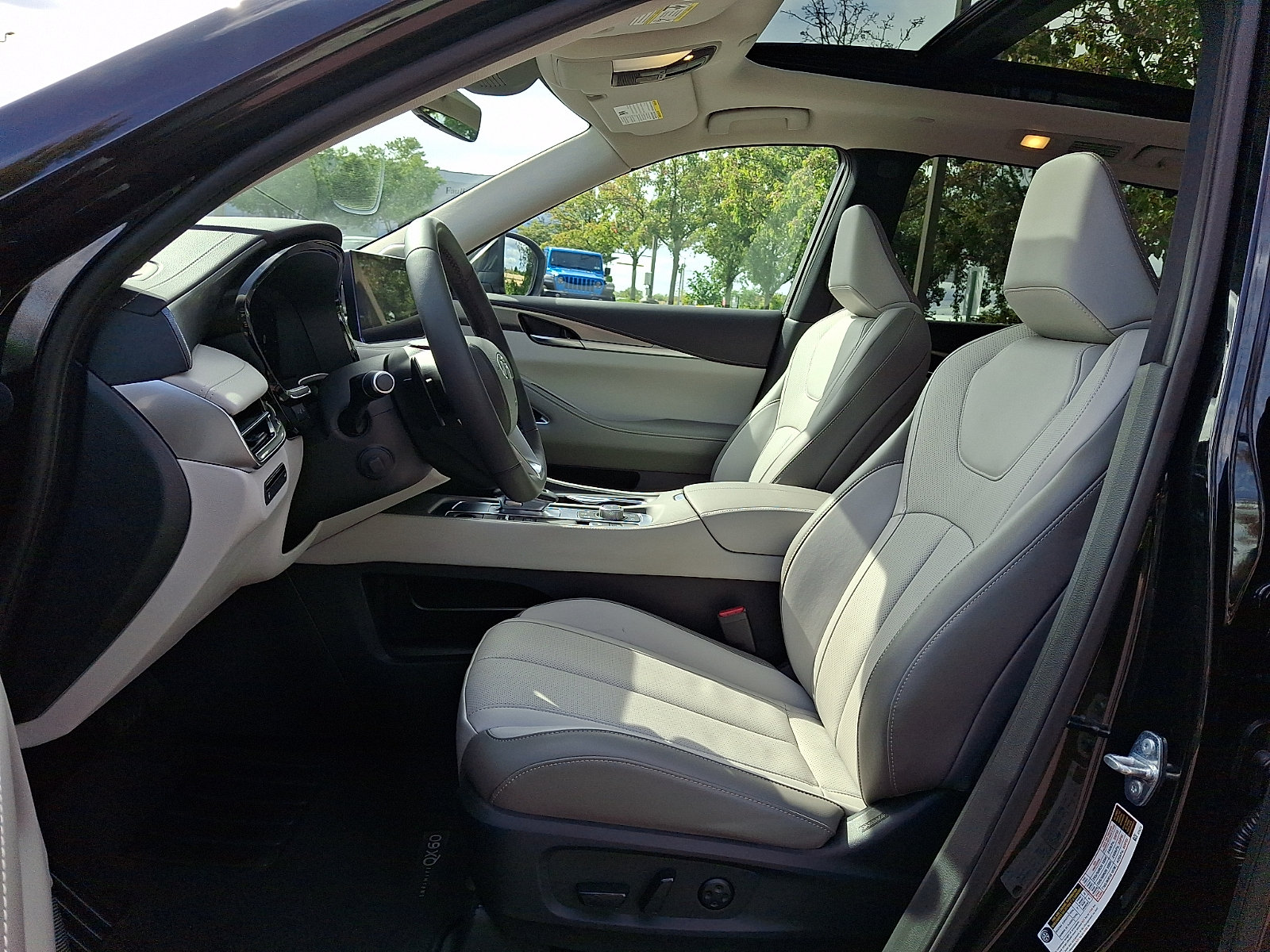 Certified 2026 INFINITI QX60 Luxe w/ Cargo Package AWD/4WD image 14