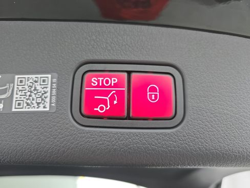 Used 2026 Mercedes-Benz GLC 300 4MATIC image 13