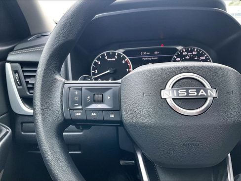 Used 2025 Nissan Rogue S AWD/4WD image 23