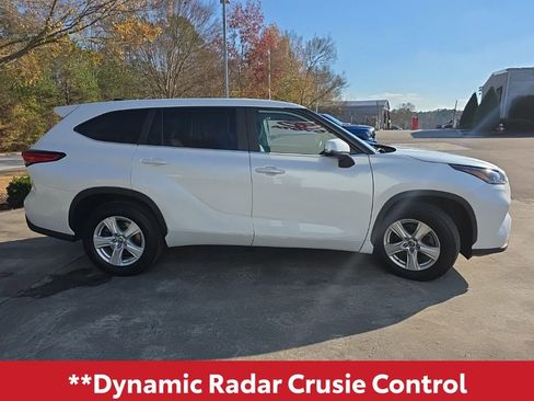 Used 2023 Toyota Highlander LE image 9