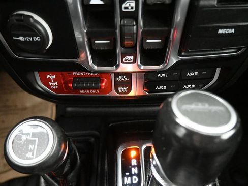Used 2020 Jeep Gladiator Rubicon AWD/4WD image 19
