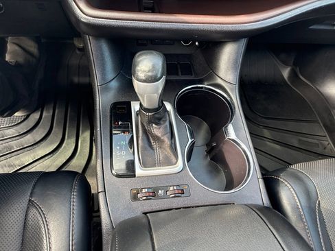Used 2018 Toyota Highlander Limited FWD image 16