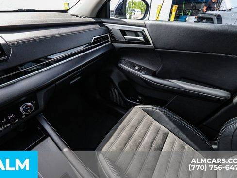 Used 2023 Mitsubishi Outlander SE image 47