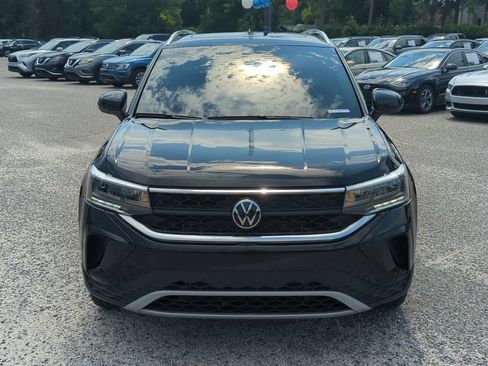 Used 2023 Volkswagen Taos SE w/ Panoramic Sunroof Package FWD image 10
