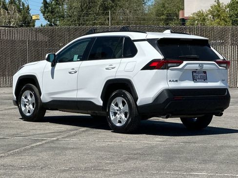 Used 2021 Toyota RAV4 XLE w/ Carpet Mat Package (TMS) FWD image 5