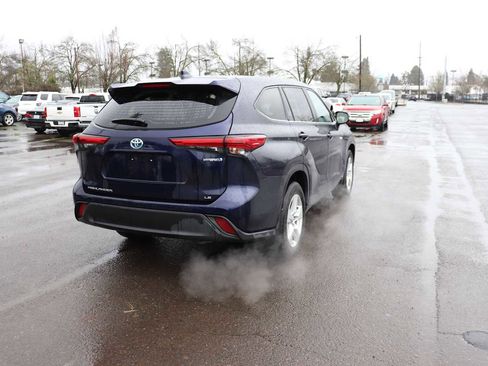 Certified 2021 Toyota Highlander LE image 5