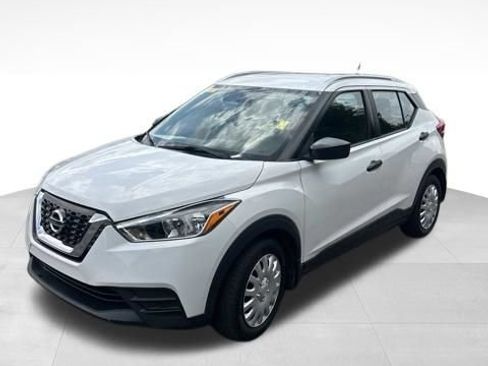 Used 2018 Nissan Kicks S FWD image 1