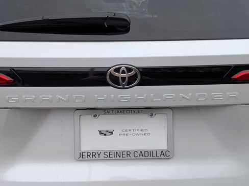 Used 2024 Toyota Grand Highlander AWD Hybrid image 14