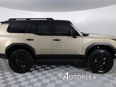 Used 2025 Lexus GX 550 image 4