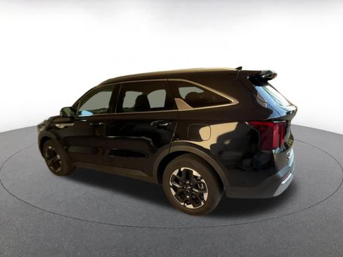 Used 2024 Kia Sorento S image 10