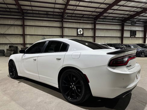 Used 2018 Dodge Charger SXT w/ Blacktop Package image 7
