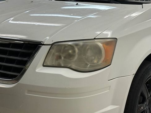 Used 2008 Chrysler Town & Country LX image 4