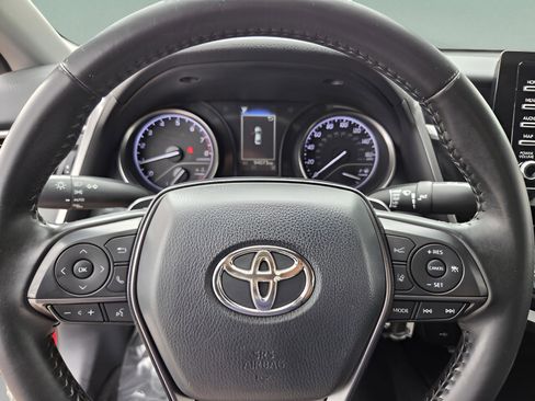 Used 2022 Toyota Camry SE image 21