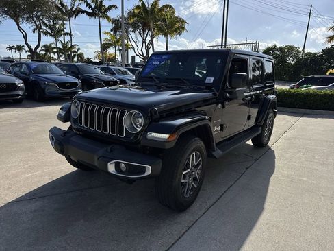Used 2024 Jeep Wrangler Unlimited Sahara AWD/4WD image 9