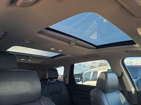 Used 2018 Buick Enclave Essence image 9