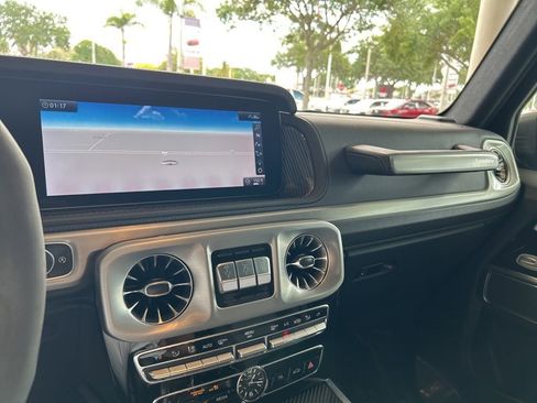 Used 2020 Mercedes-Benz G 63 AMG 4MATIC w/ G Manufaktur Interior Package image 12