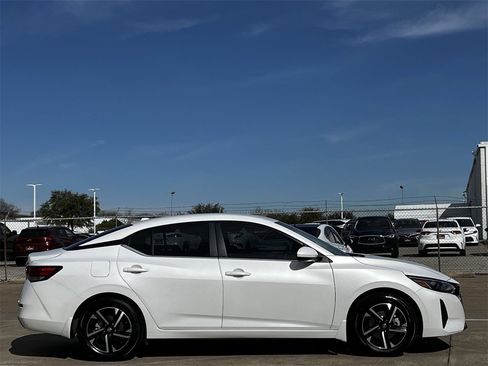 Used 2024 Nissan Sentra SV image 3