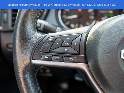 Used 2018 Nissan Rogue SV AWD/4WD image 23