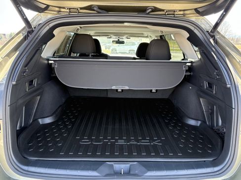 Used 2025 Subaru Outback Premium image 12