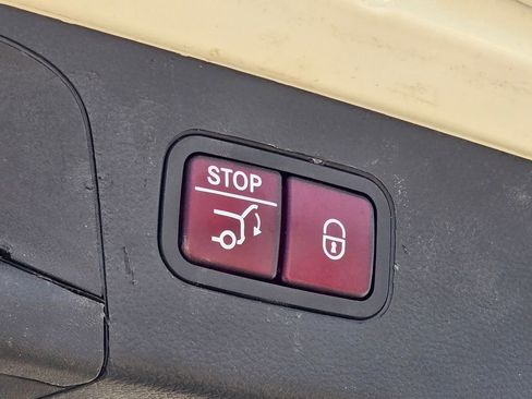 Used 2020 Mercedes-Benz GLC 300 4MATIC w/ AMG Line image 22