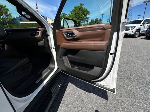 Used 2021 Chevrolet Tahoe High Country w/ Premium Package AWD/4WD image 15