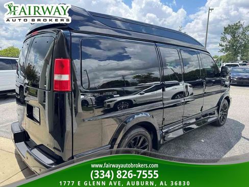 Used 2021 Chevrolet Express 2500 w/ Enhanced Convenience Package RWD image 6