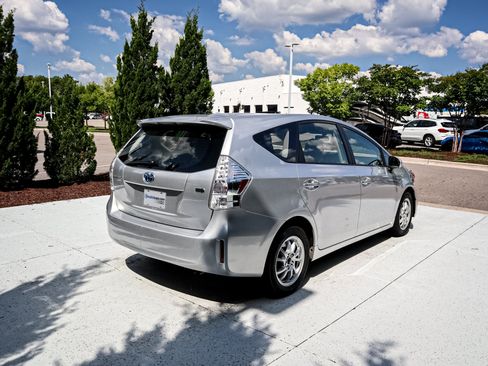 Used 2012 Toyota Prius V Two FWD image 10
