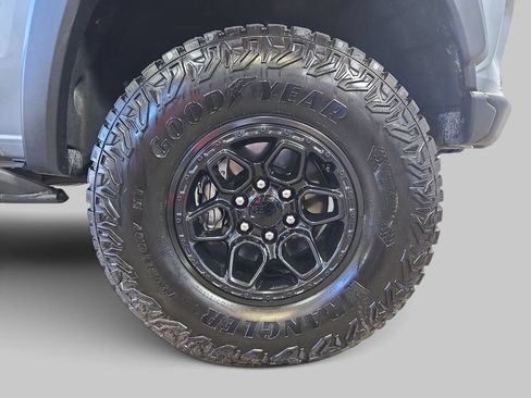 Used 2025 Chevrolet Colorado ZR2 w/ ZR2 Bison Edition AWD/4WD image 38