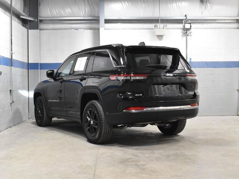 Used 2024 Jeep Grand Cherokee Laredo X w/ Luxury Tech Group I AWD/4WD image 22