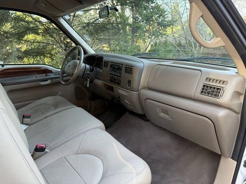 Used 2000 Ford F250 Lariat image 11
