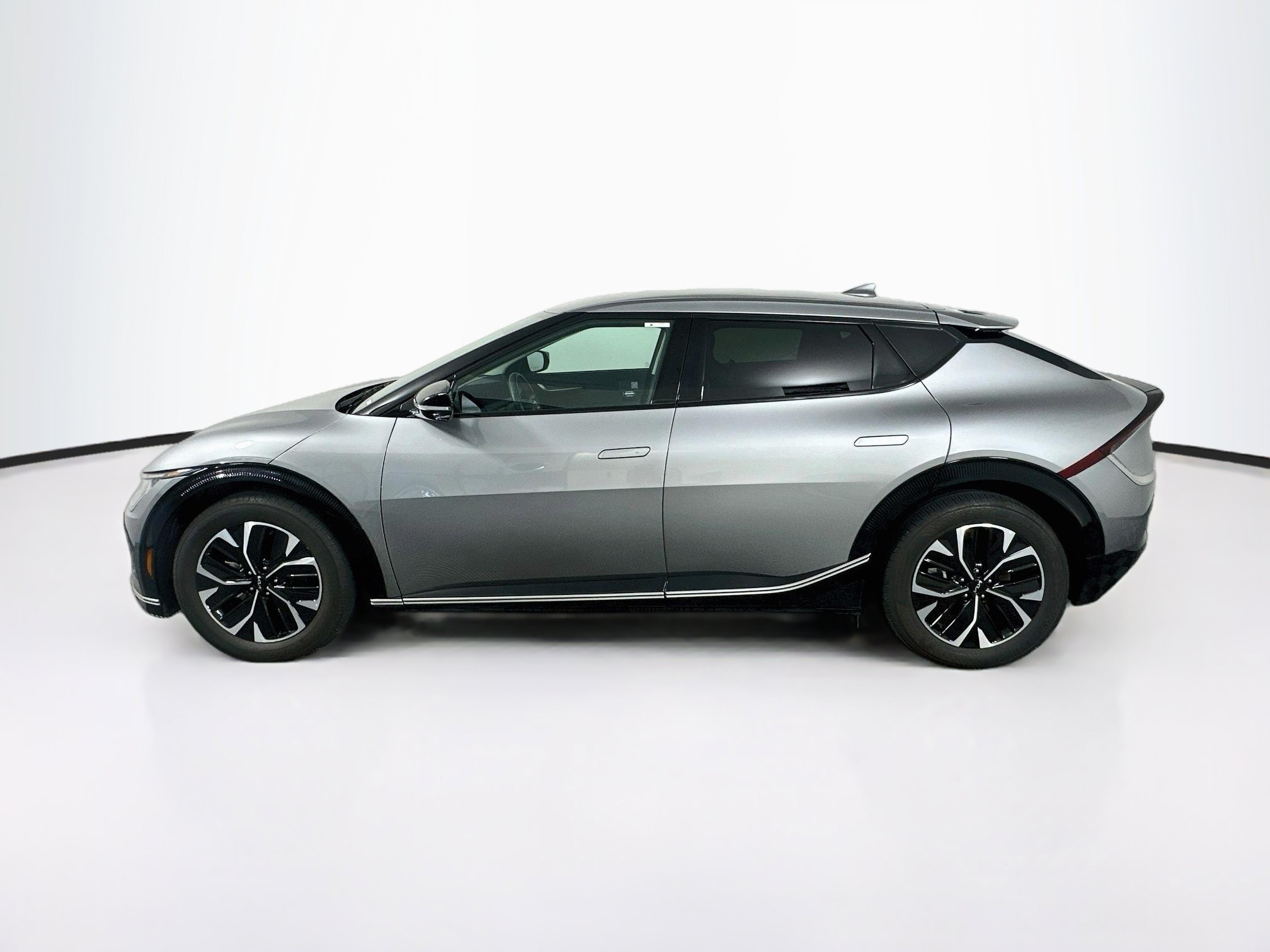 Used 2024 Kia EV6 Wind RWD image 4