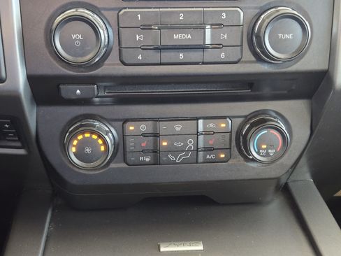 Certified 2018 Ford F250 XLT w/ XLT Premium Package AWD/4WD image 14