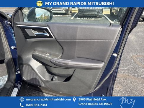 New 2025 Mitsubishi Outlander SE image 13