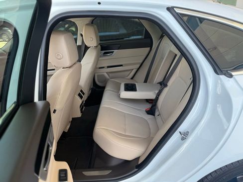 Used 2020 Jaguar XF Premium image 14