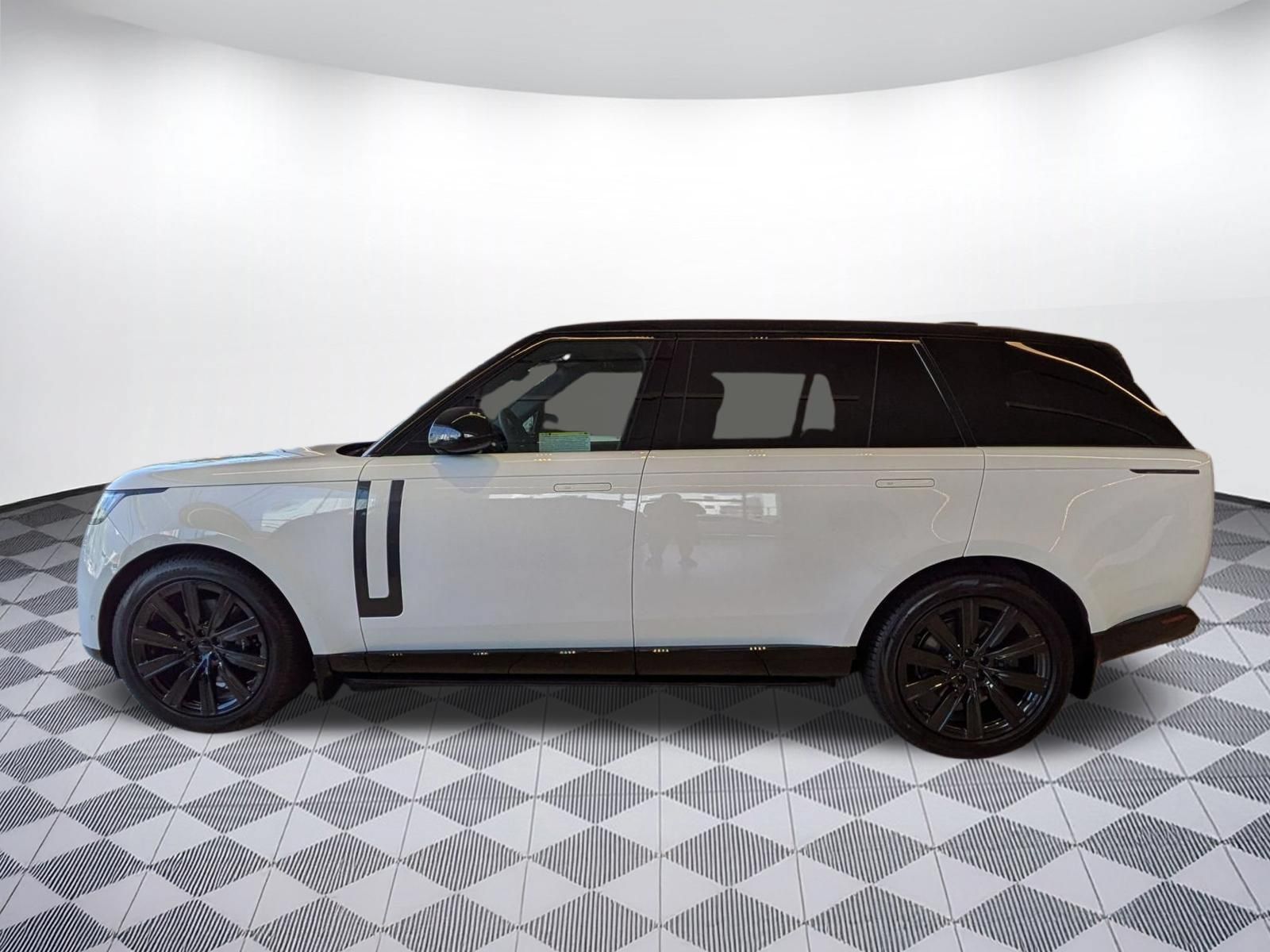 New 2026 Land Rover Range Rover Long Wheelbase SE AWD/4WD image 7