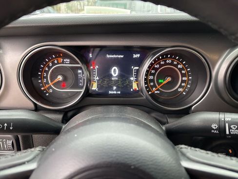 Used 2022 Jeep Gladiator Willys image 12