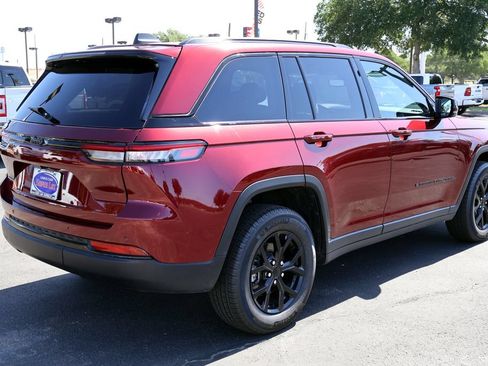 Used 2024 Jeep Grand Cherokee Altitude RWD image 11